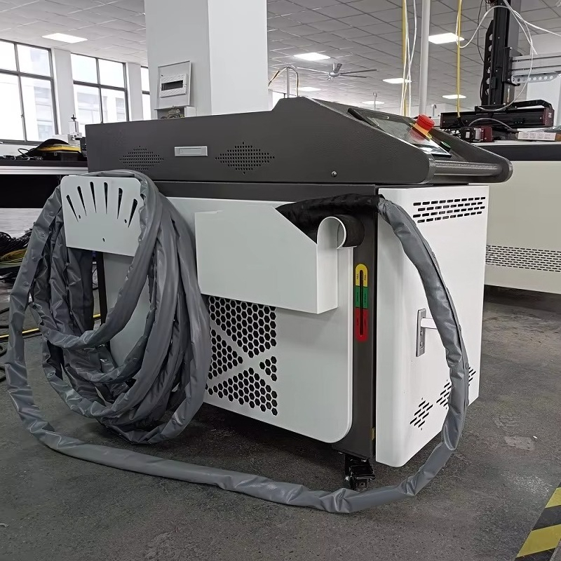 Portable Laser Rust Removal - Hochgeschwindigkeits-Handlaser-Oberflächenreinigungsmaschine 2000W Tragbarer Metallrost-, Farb- und